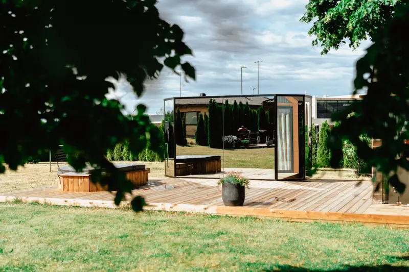 Modular Outdoor Living: Transforming Tiny Urban Spaces into Flexible Retreats