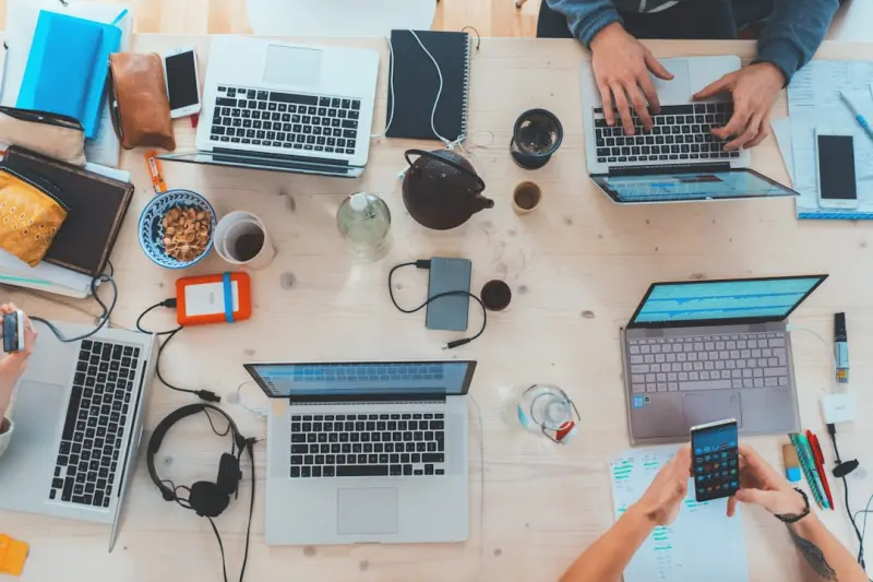 How Employers Can Turn the Digital Nomad Trend Into a Competitive Advantage
