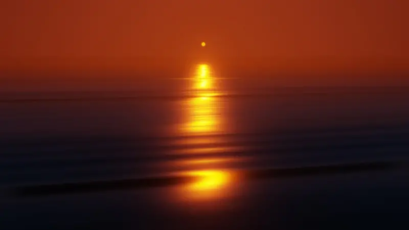 Digital Sunset: Reclaiming Evening Calm for Personal Care