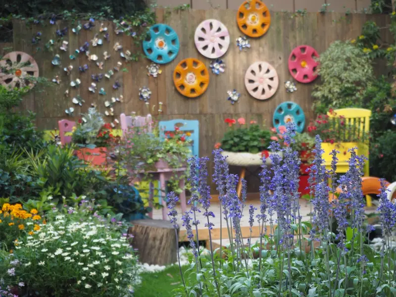 Designing a Year‑Round Sensory Garden That Feeds the Soul