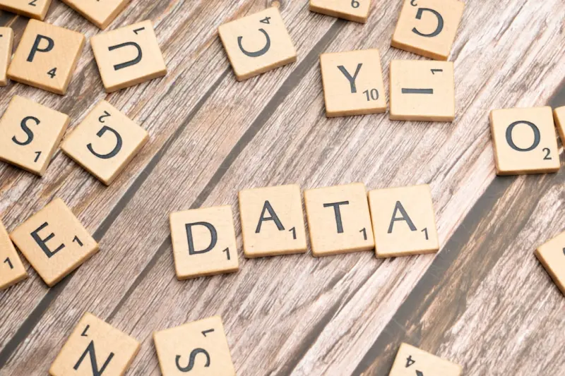 From Data Swamp to Insight Oasis: How AI Knowledge Graphs Empower B2B Teams