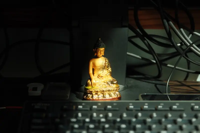 Micro‑Meditation at Work: Tiny Pauses, Big Peace