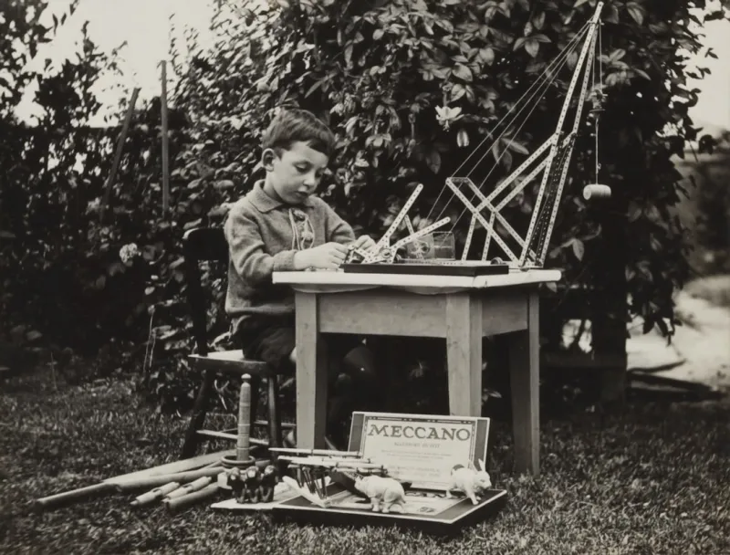 Garden Desks: The Employment Power Play Shaping 2026 Garden Desks: The Employment Power Play Shaping 2026