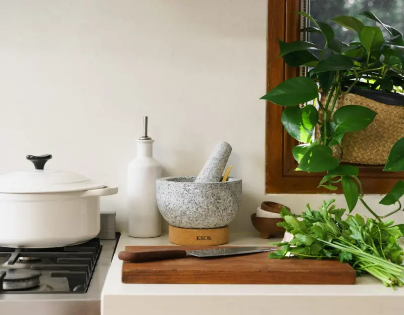 Cultivating a Kitchen Herb Oasis in Small Spaces