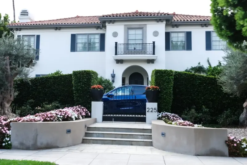Edible Curb Appeal: Turn Your Front Yard into a Harvesting Showpiece