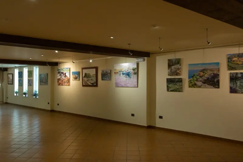 Transform Your Entryway into a Curated Gallery That Welcomes and Inspires