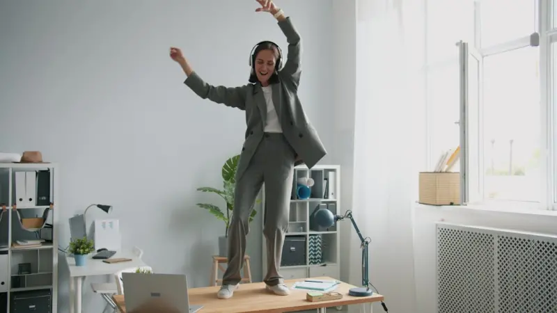Why Your Desk Needs a Movement Minute (And How to Make It Stick)