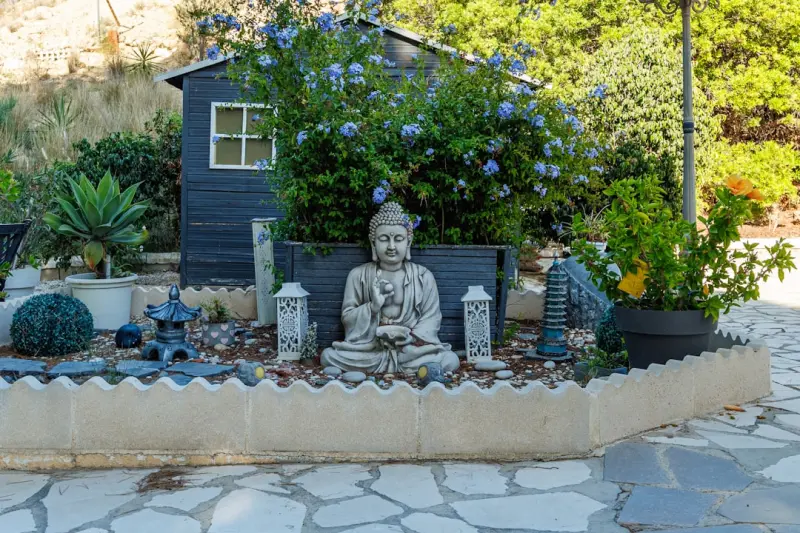 Cultivating a Year‑Round Outdoor Sanctuary for Mindful Living
