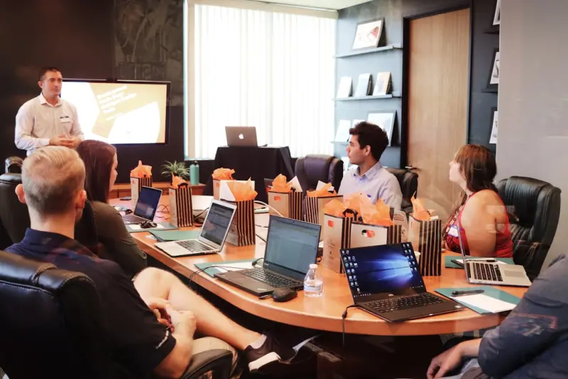 From Ladder to Map: Crafting Dynamic Career Paths in Modern Workplaces