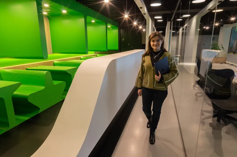 Green Workspaces: Jimmy Damon’s Journey from Garden Desk to Employment Revolution
