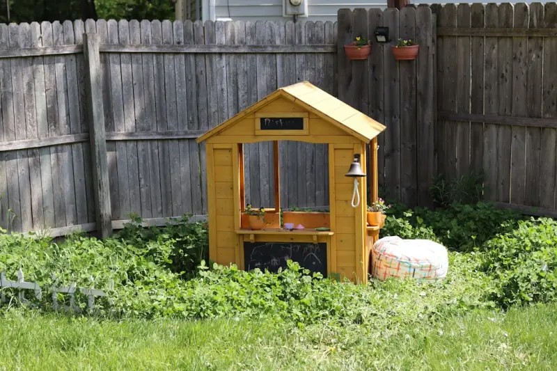 Designing a Pet‑Friendly Garden Oasis: Safety, Play, and Style