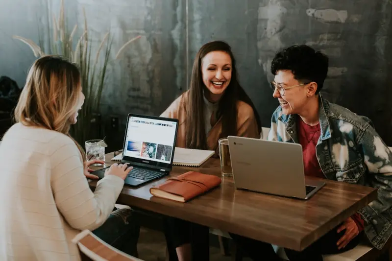 Reverse Mentoring: How Younger Employees Can Drive Innovation and Accelerate Their Careers
